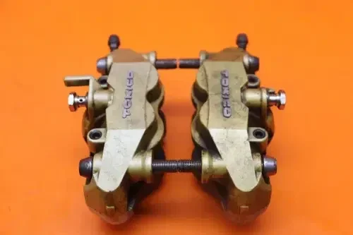 03-04 SUZUKI GSXR 1000 OEM RIGHT LEFT FRONT BRAKE CALIPER SET W PADS
