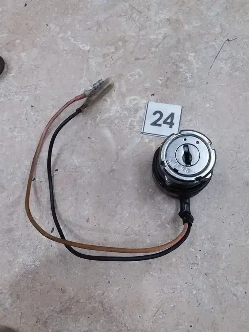 Honda CL70 SCRAMBLER NO KEY /Ignition Switch 1971 #24 ANX-C56
