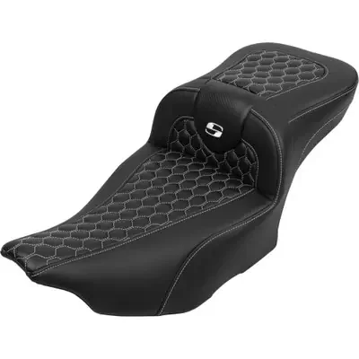 Saddlemen 2024 Harley-Davidson Street Glide EFI FLHX Roadsofa Extended Reach Seat – with Backrest – Honeycomb – White Stitch – FLTR/FLHX ‘23-‘24
