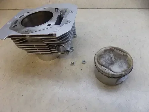Suzuki DR650SE Cylinder w/ Piston jug DR 650SE SE 2025 #2