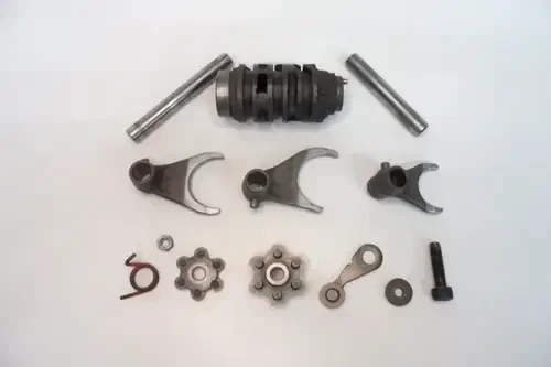 USED OEM 01 02 KAWASAKI KX 125 ENGINE MOTOR GEAR SHIFT DRUM CAM & FORKS ASSY